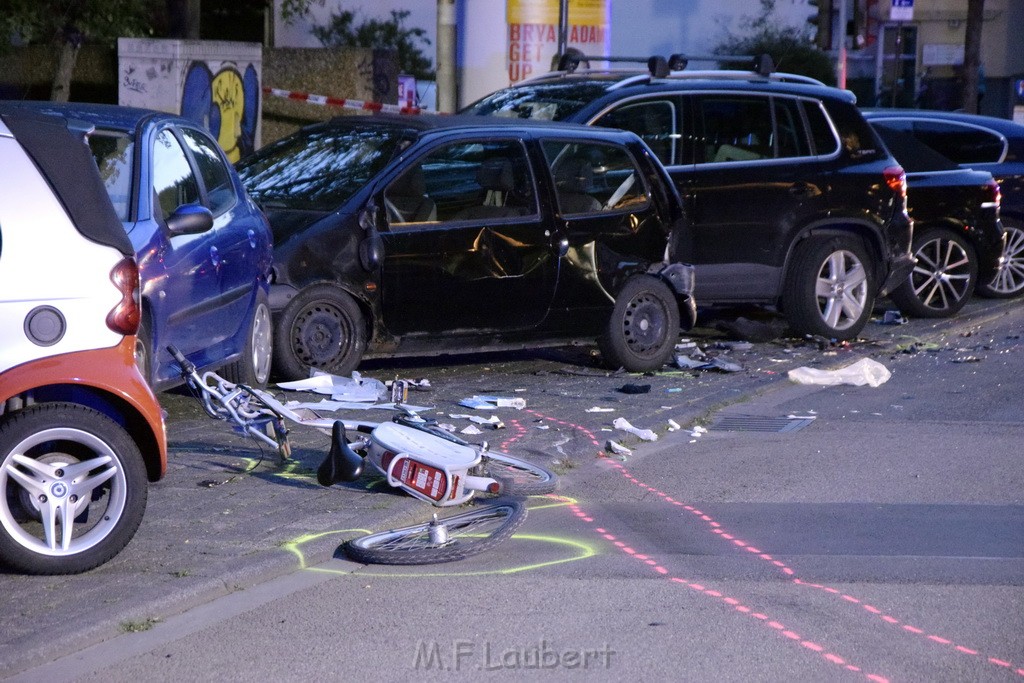 Schwerer VU PKW Rad Koeln Deutz Giessenerstr Betzdorferstr P026.JPG - Miklos Laubert